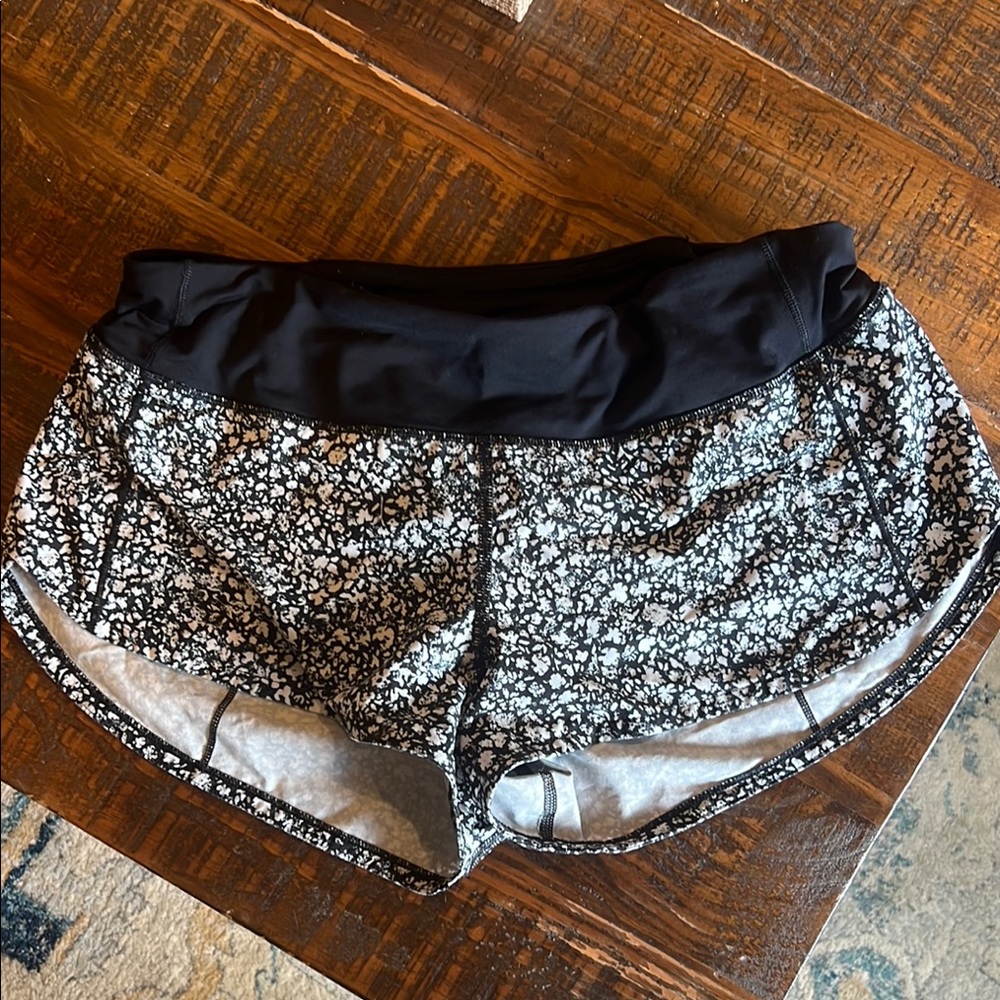 Black and White Floral lululemon speed up Shorts